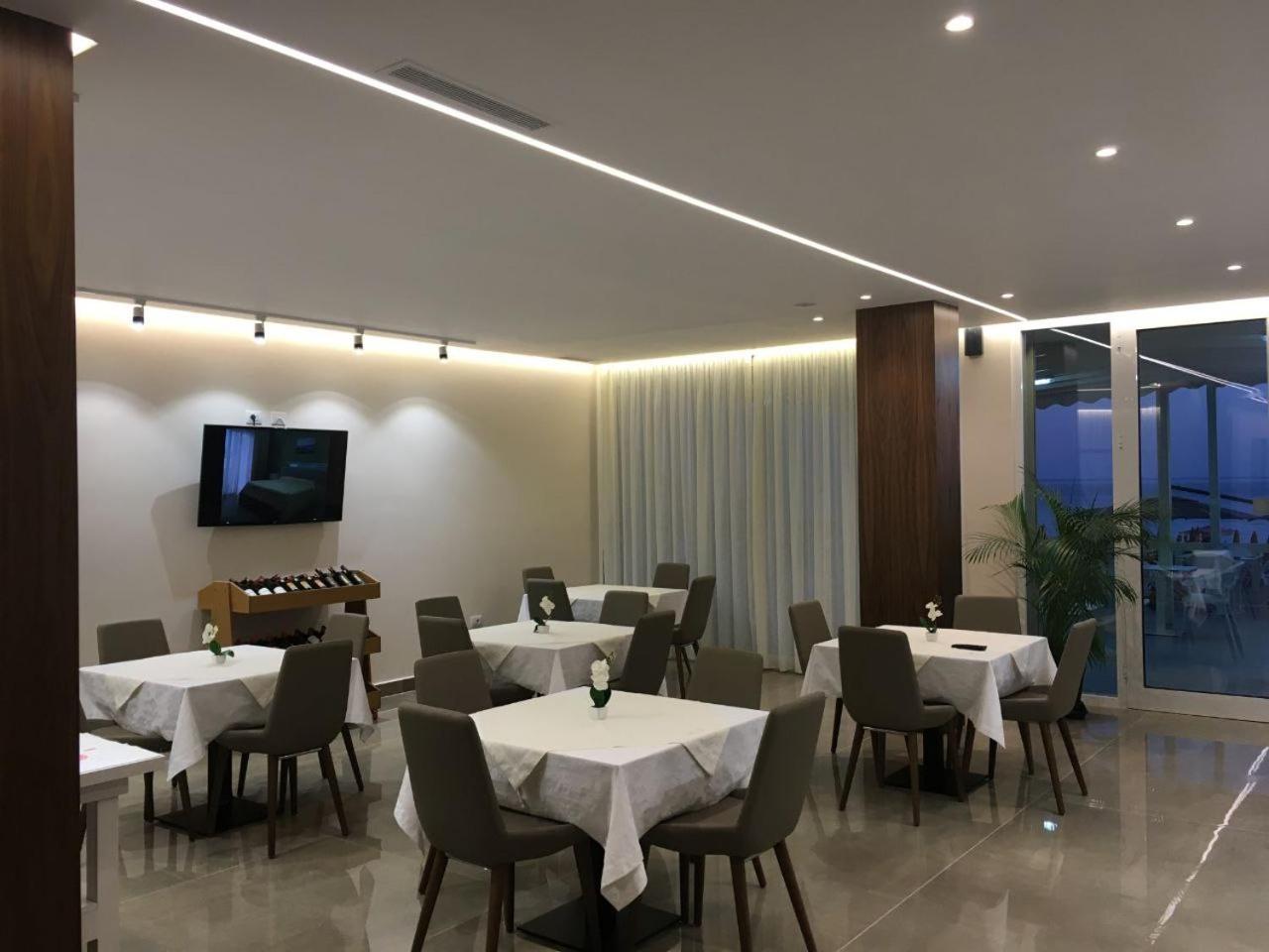 Hotel Maren Дуррес Екстер'єр фото