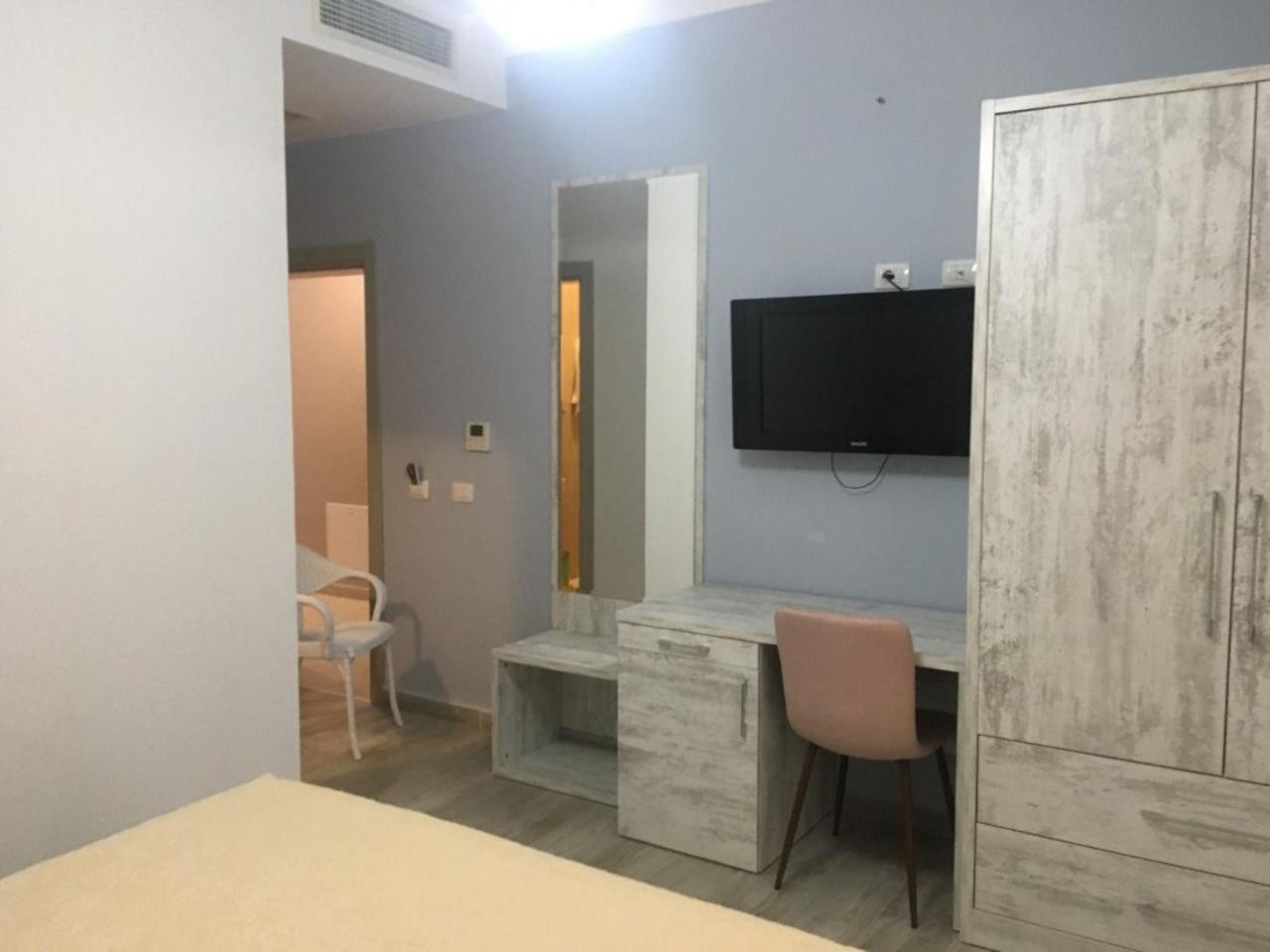 Hotel Maren Дуррес Екстер'єр фото