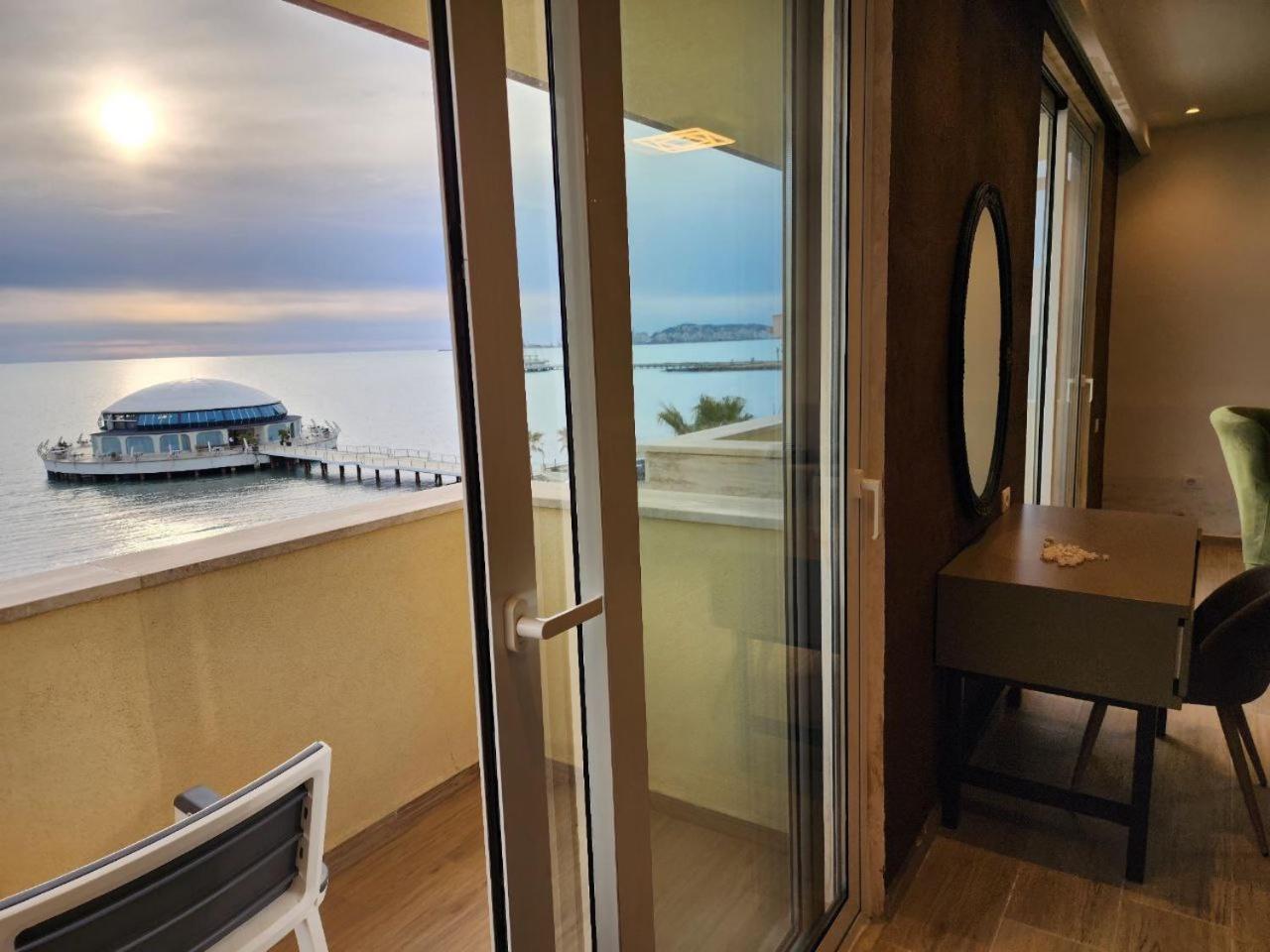 Hotel Maren Дуррес Екстер'єр фото