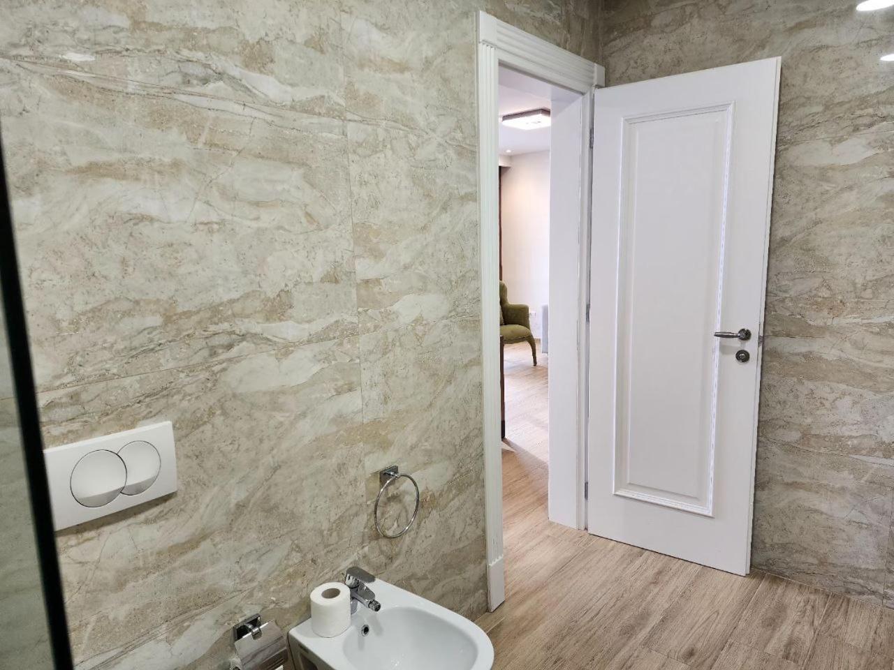 Hotel Maren Дуррес Екстер'єр фото
