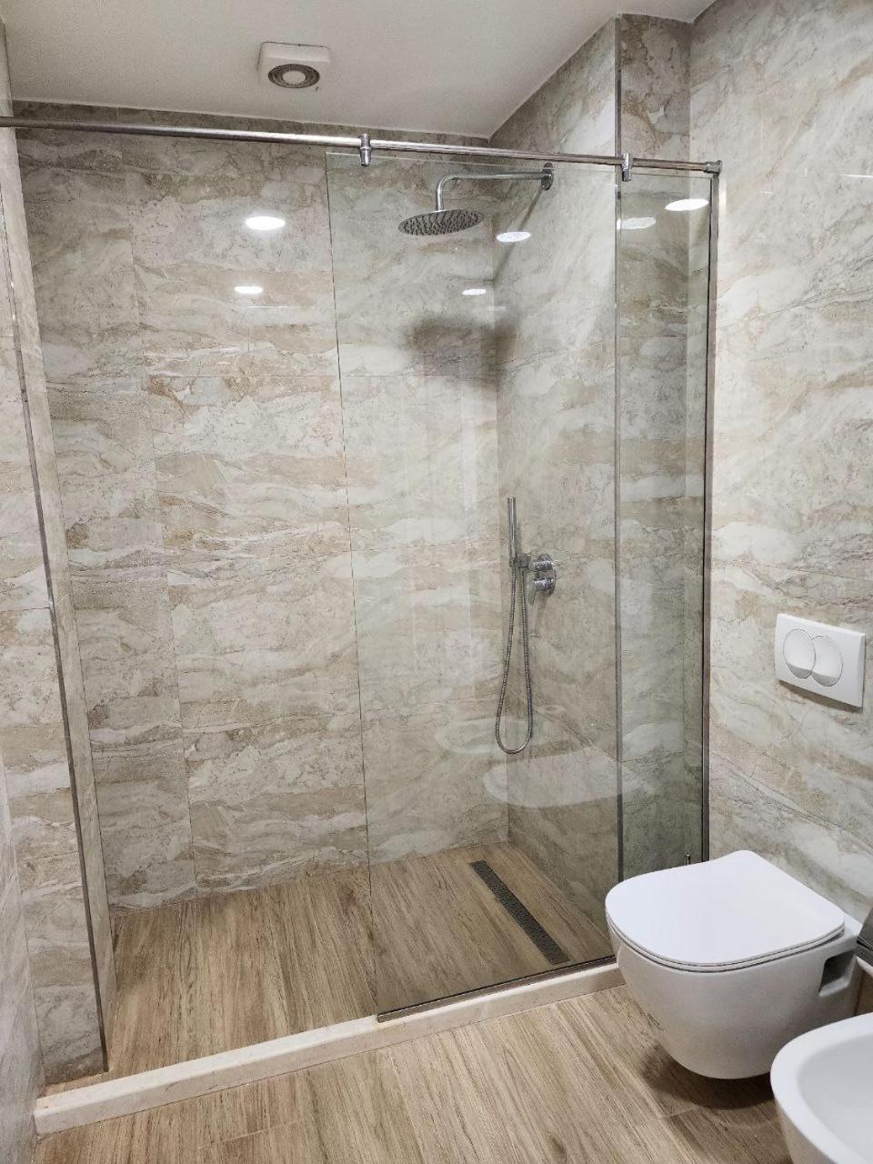 Hotel Maren Дуррес Екстер'єр фото