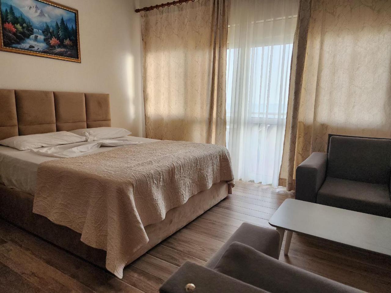 Hotel Maren Дуррес Екстер'єр фото